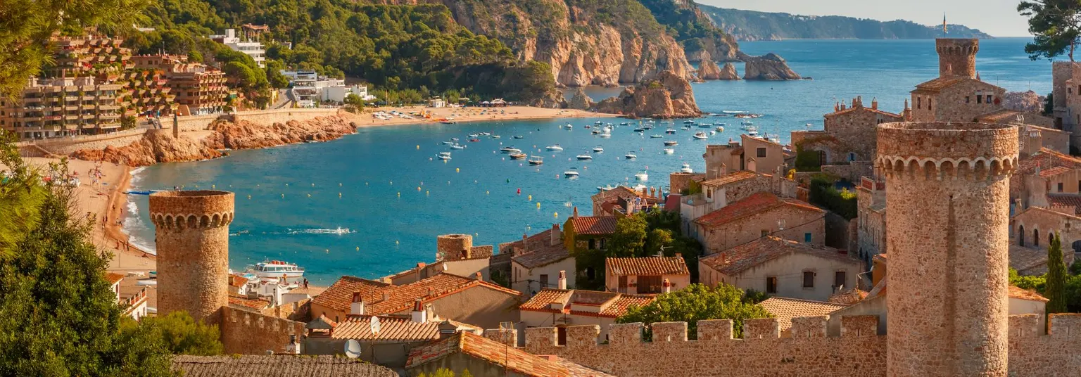 Uitzichtpunt over de zee in Tossa de Mar aan de Costa Brava in Spanje